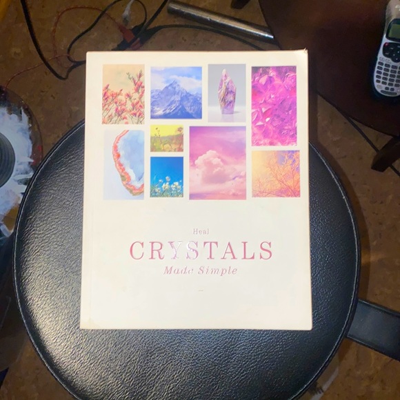 Healing crystals made simple . Stunning and informative little book on crystals - Picture 1 of 6